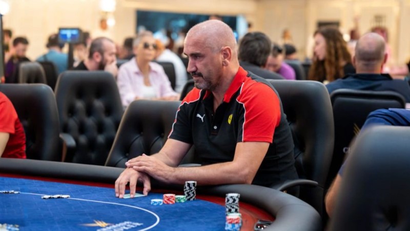 Pemain Poker Priamo Carta